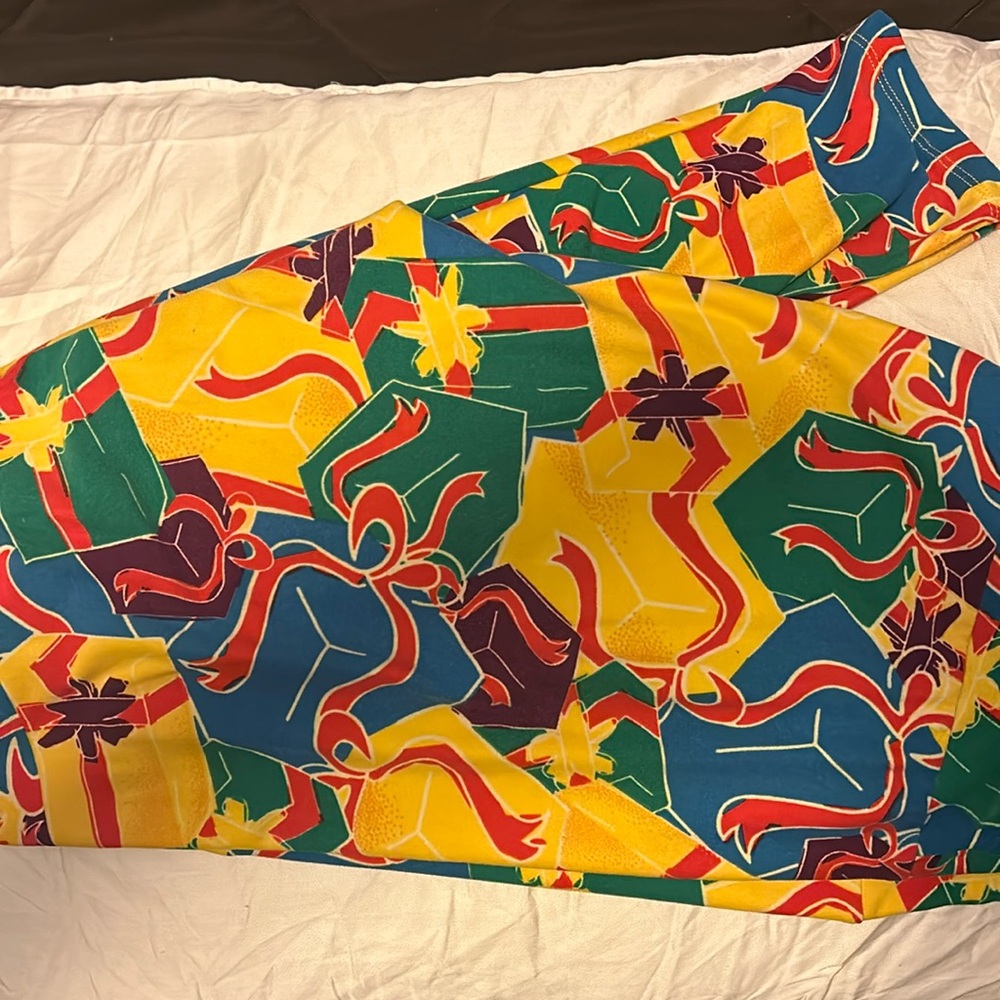 Tall and curvy lularoe Christmas presents leggings.